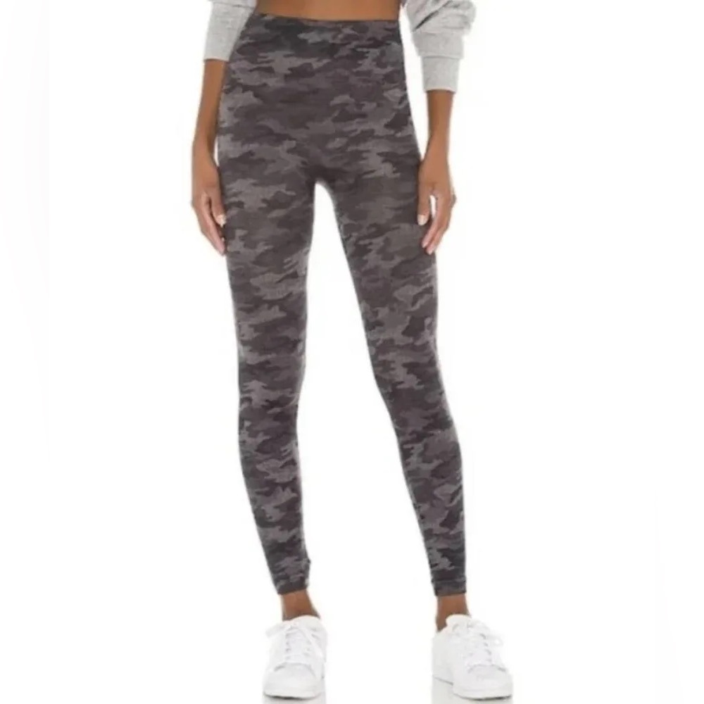 Spanx camo leggings size small euc‎ (1051)